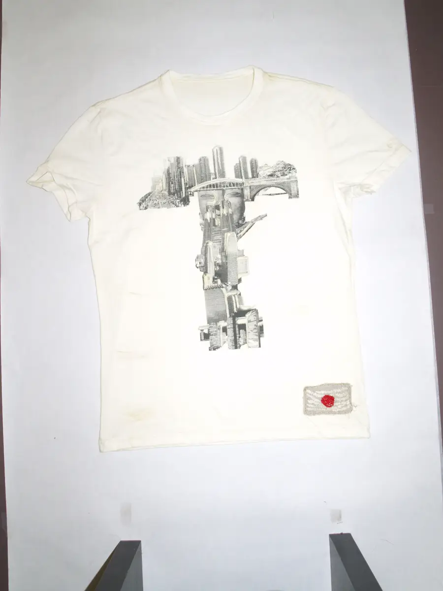 Stampa su capo: T-shirt bianca lettera T New York