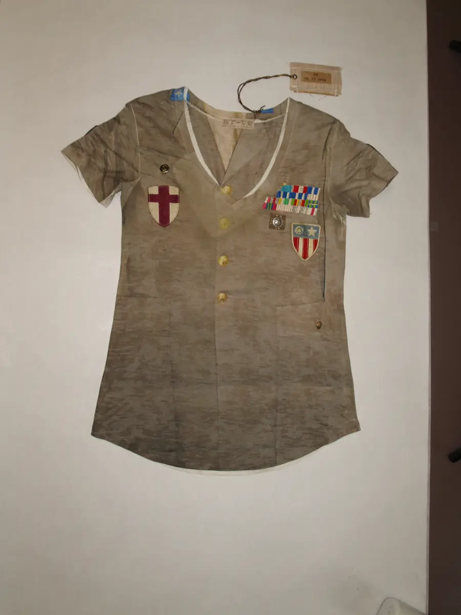 Stampa su capo: T-shirt stampa effetto giacca militare