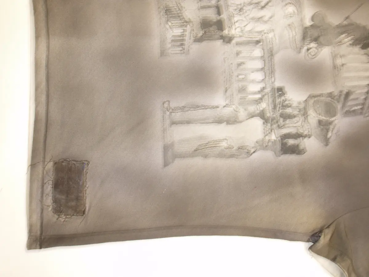 Finissaggio: Dettaglio stampa tempio, spray e patch