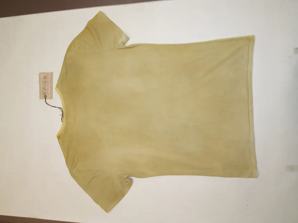 Finissaggio: Retro t-shirt tinta capo ocra