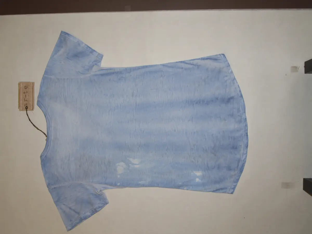 Finissaggio: Retro t-shirt azzurra tinta capo