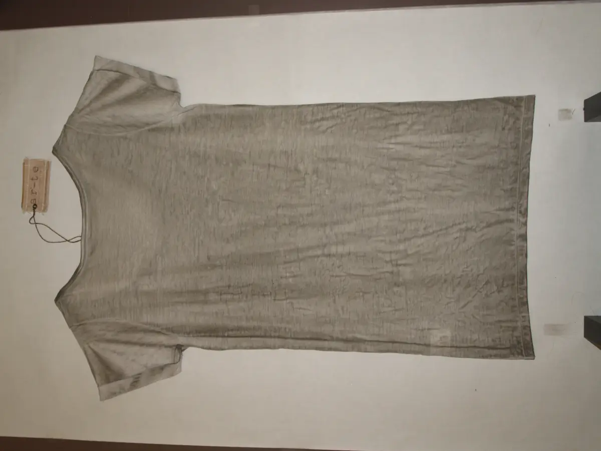 Finissaggio: Retro t-shirt grigia tinta capo