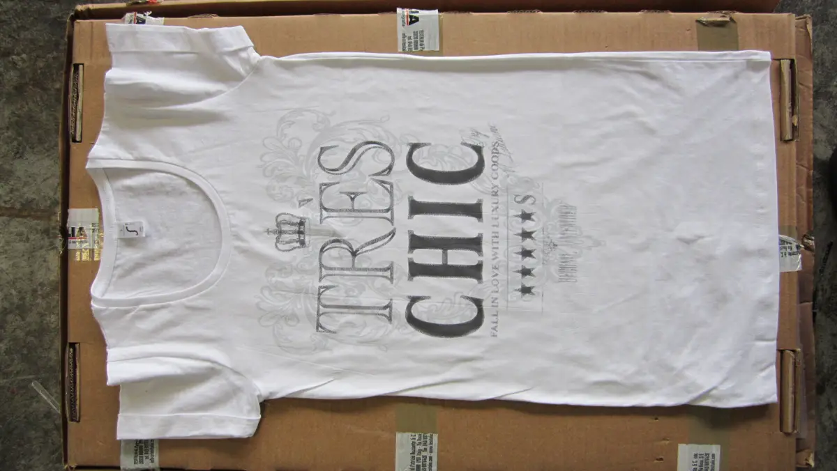 Serigrafia: T-shirt bianca stampa Tres Chic