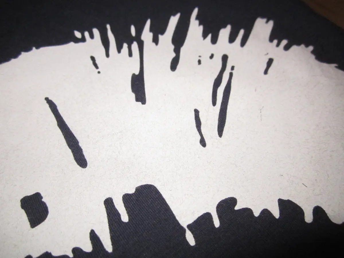 Serigrafia: Macro schizzo bianco su blu navy
